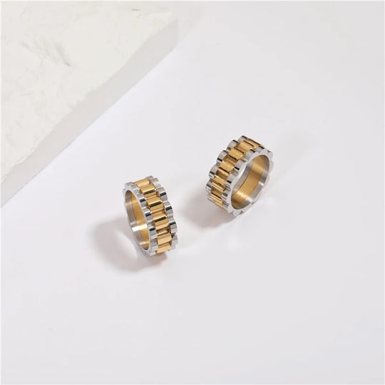 Duet. Ring worn