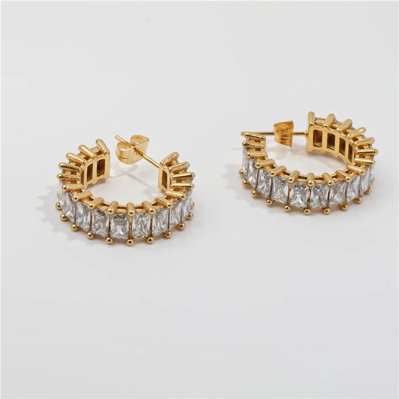 Aria. Hoops worn