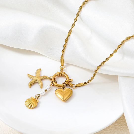 Shore. Necklace detail