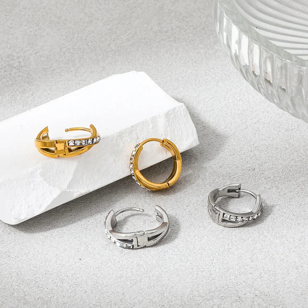 Vesper. Huggie worn