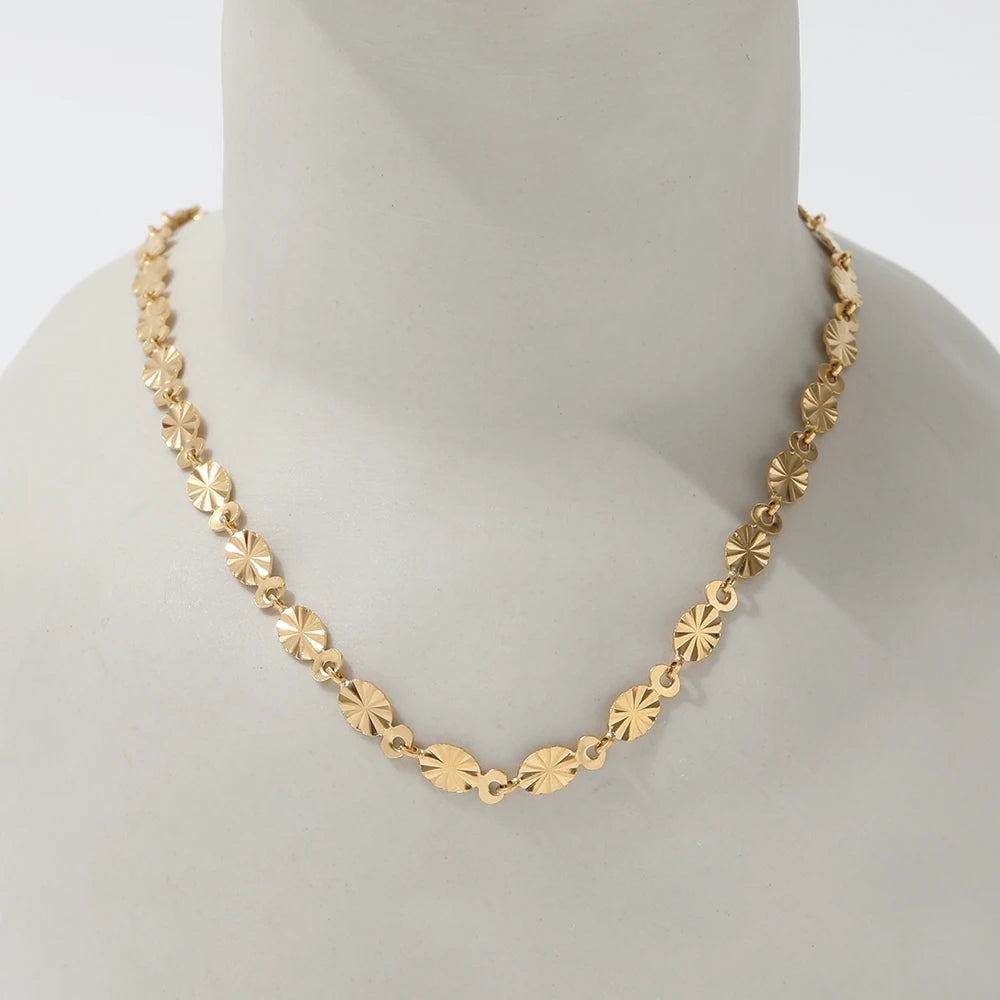 Sheen. Necklace detail