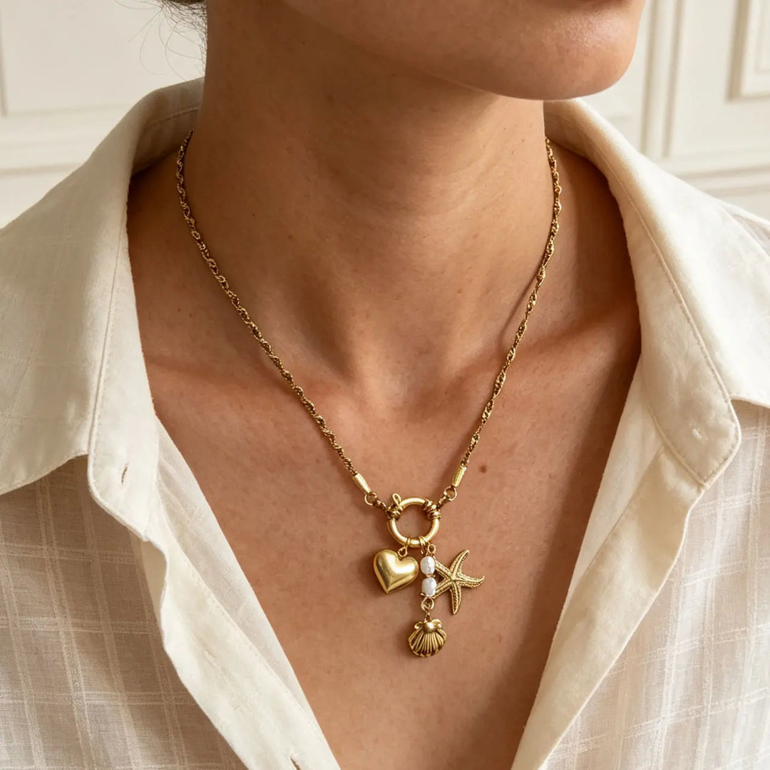 Shore. Necklace detail
