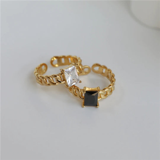 Domino. Ring detail