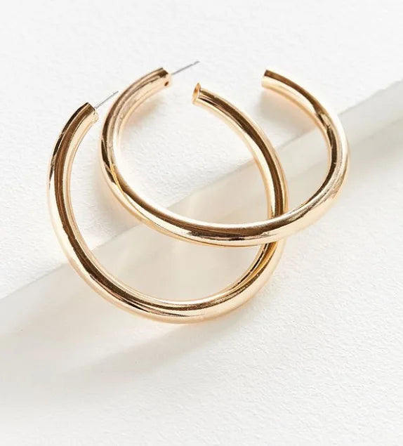 Column. Hoops worn