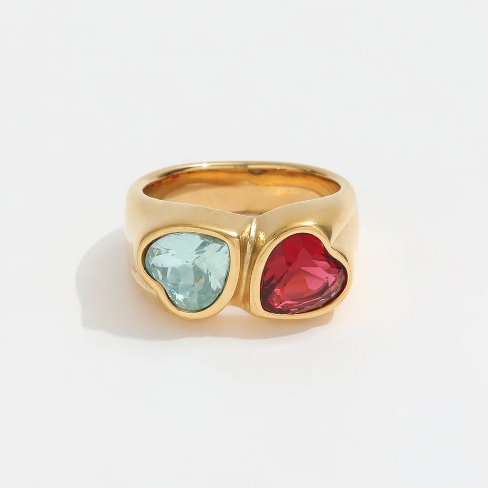Amour. Ring detail