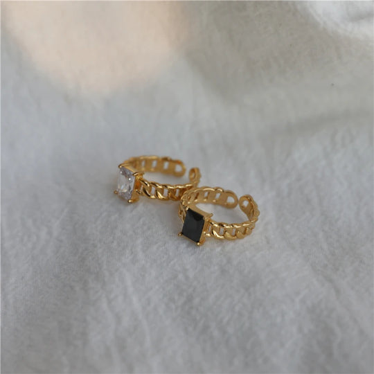 Domino. Ring worn
