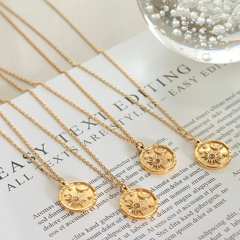 Eclipse. Necklace detail
