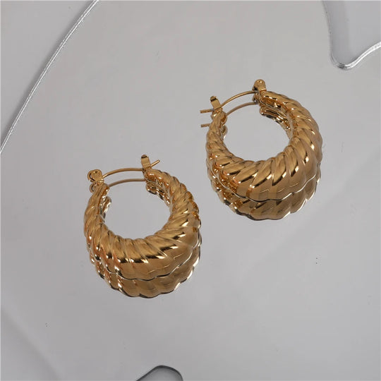 Arch. Hoops worn