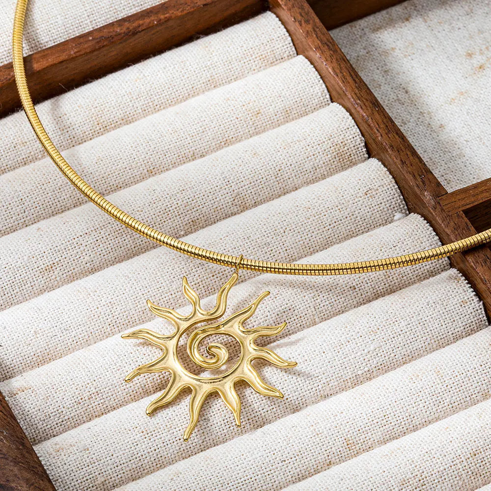 Serpent. Necklace detail