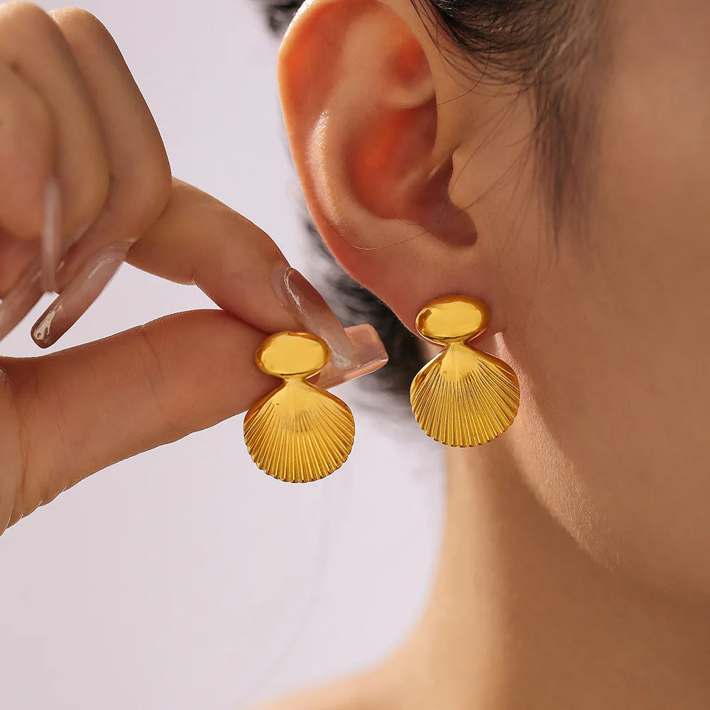 Facet. Studs