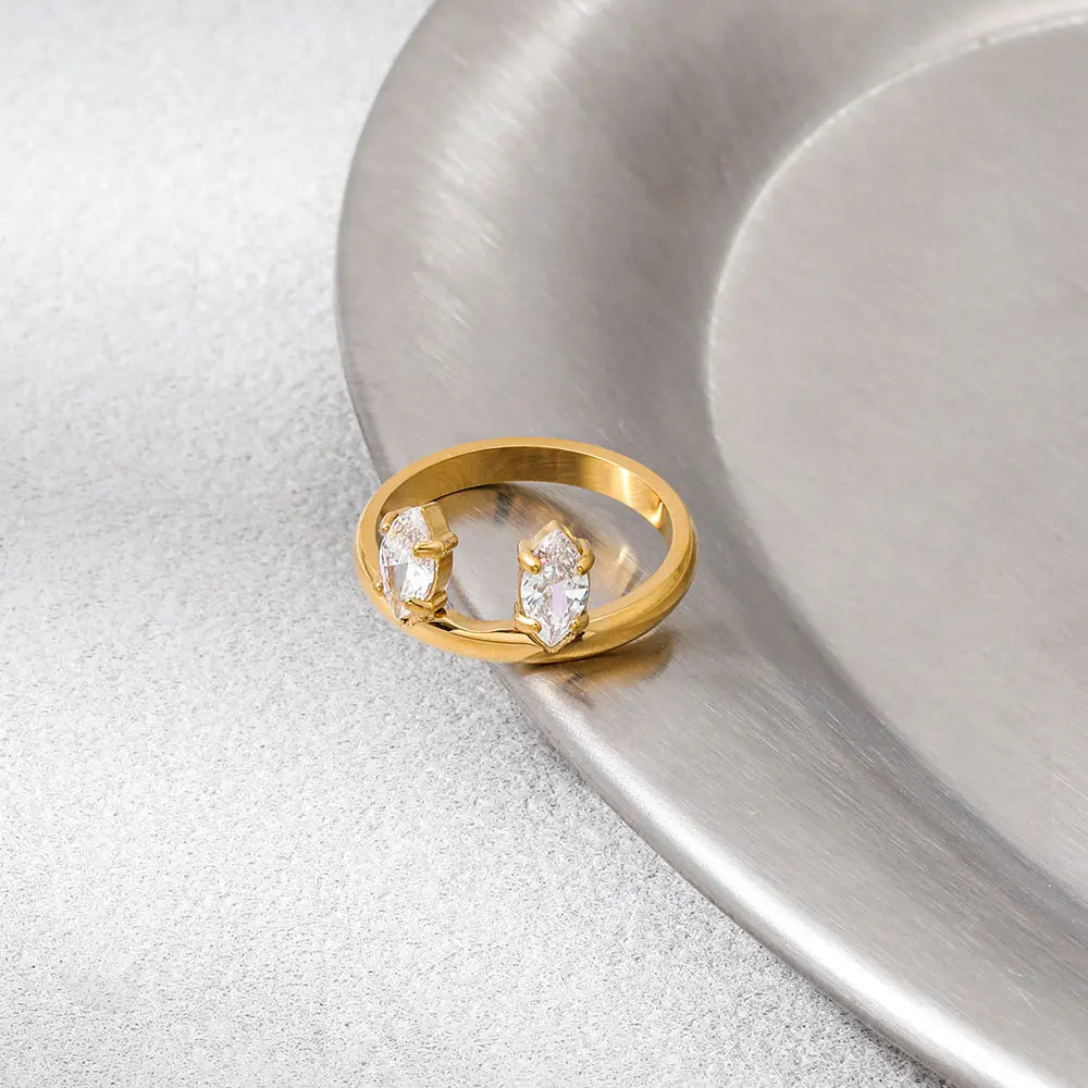 Talon. Ring detail