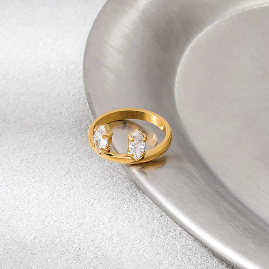 Talon. Ring detail