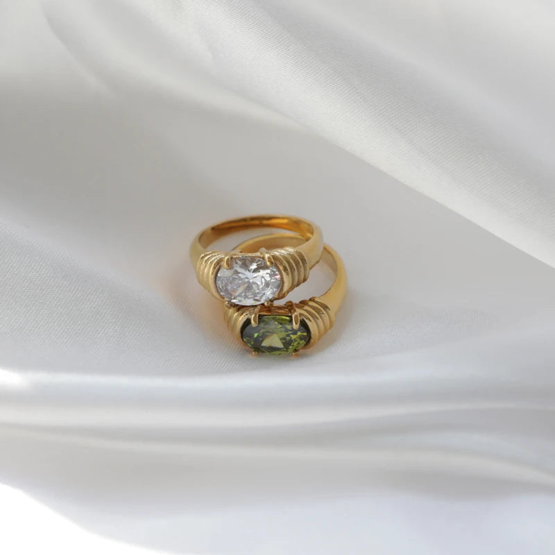Regal. Ring worn