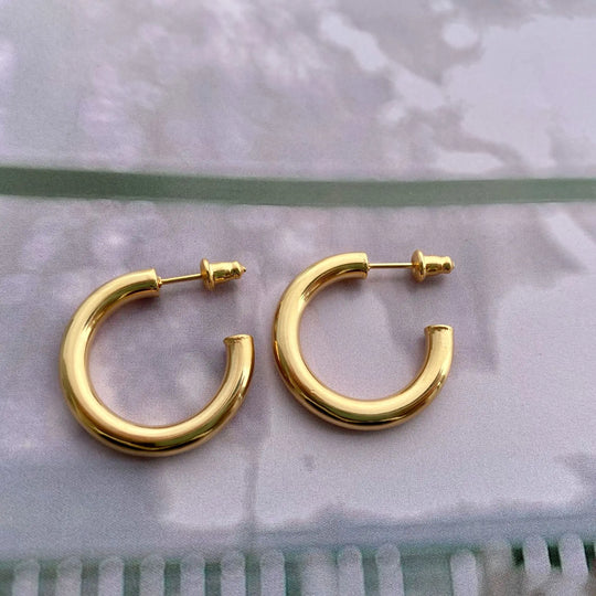 Column. Hoops detail