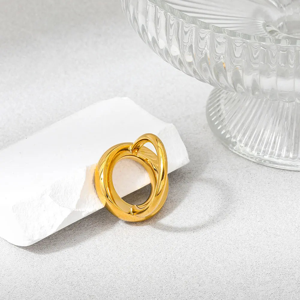 Loop. Ring worn