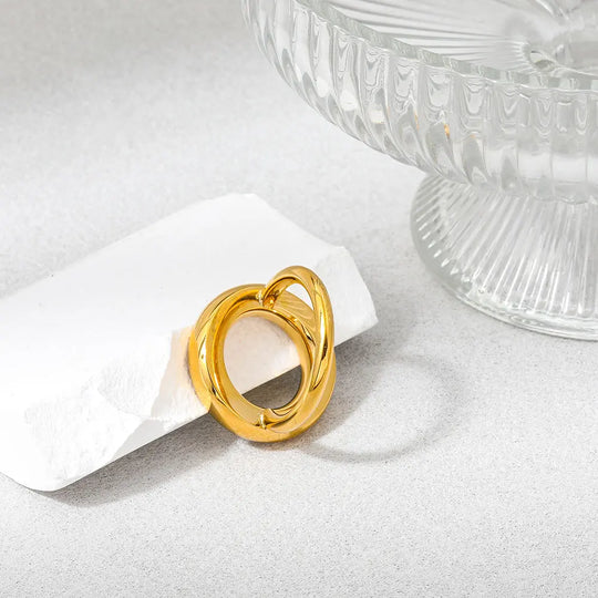 Loop. Ring worn