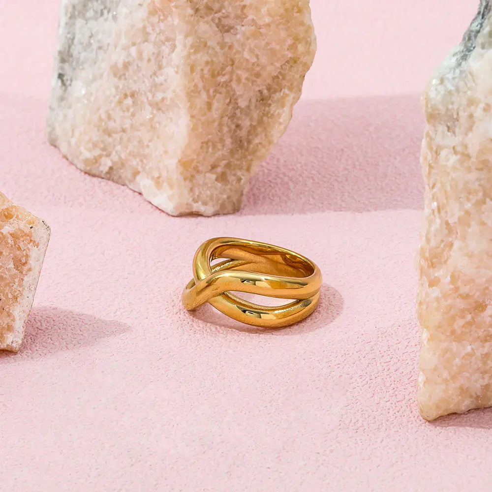 Vow. Ring detail