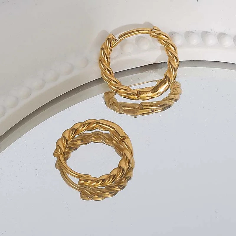 Thread. Hoops detail
