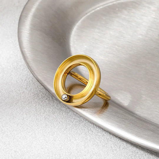 Loop. Ring detail