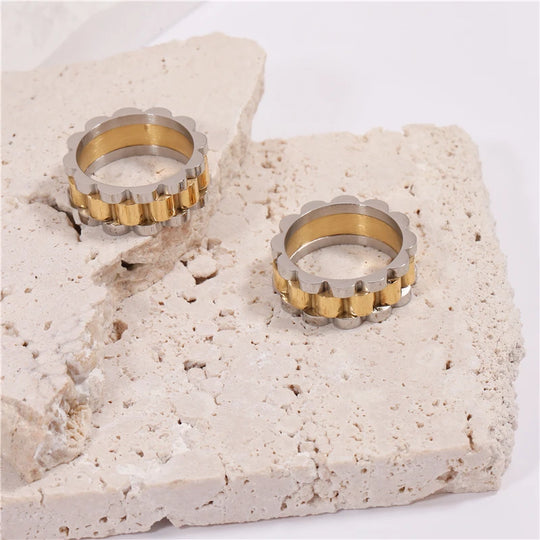 Duet. Ring worn