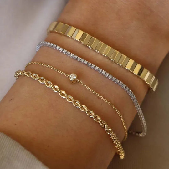 Notch. Bangle detail