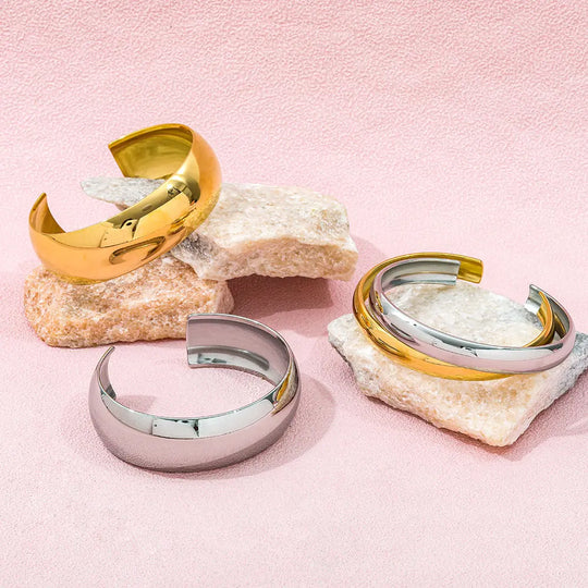 Terrain. Bracelet detail