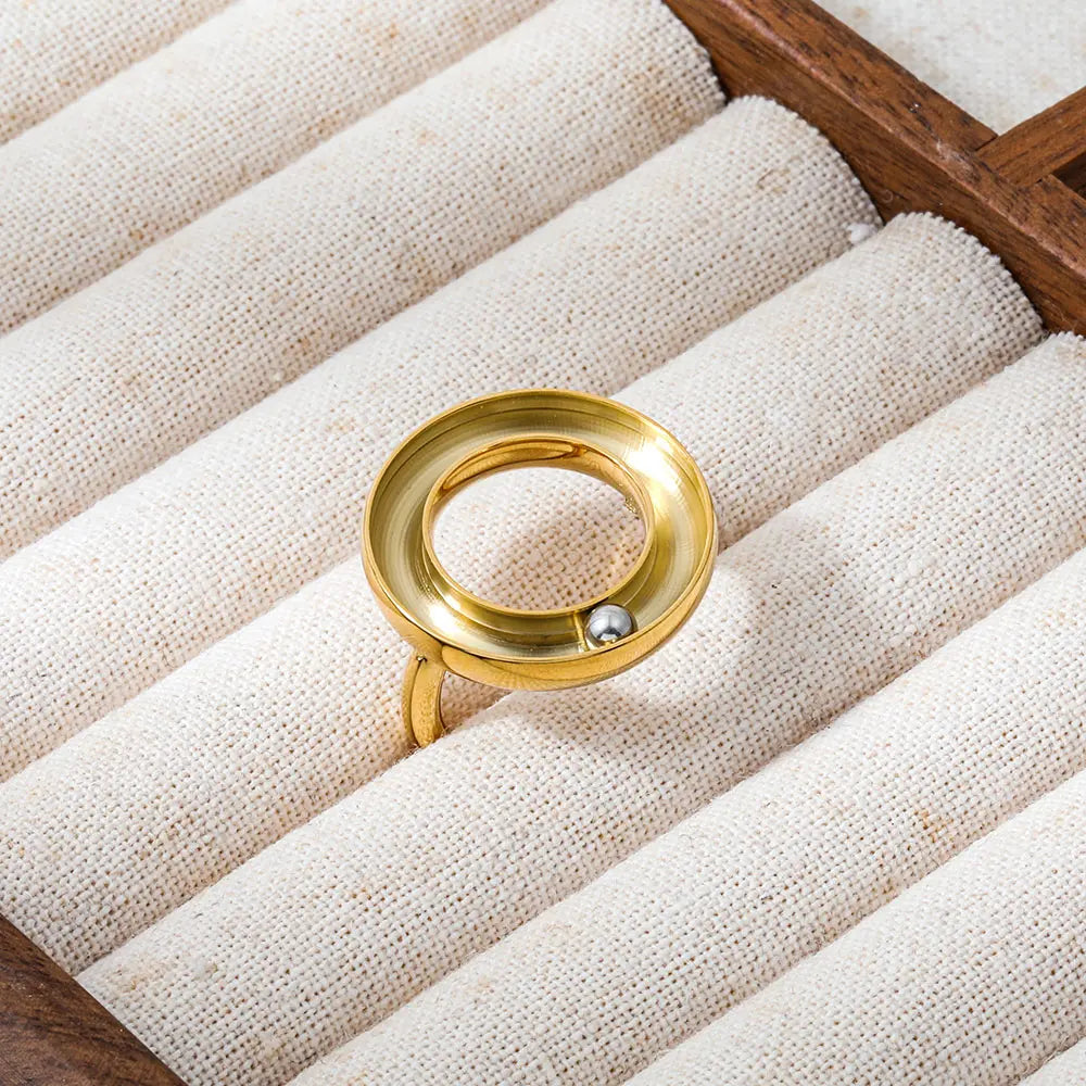 Loop. Ring worn