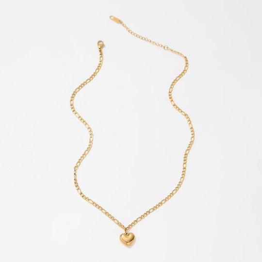 Fond. Necklace worn