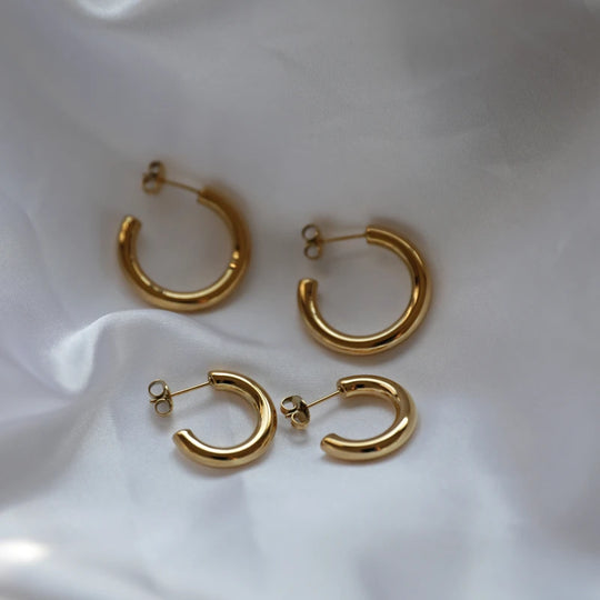 Staple. Hoops