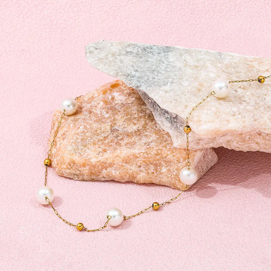 Orbit. Necklace detail