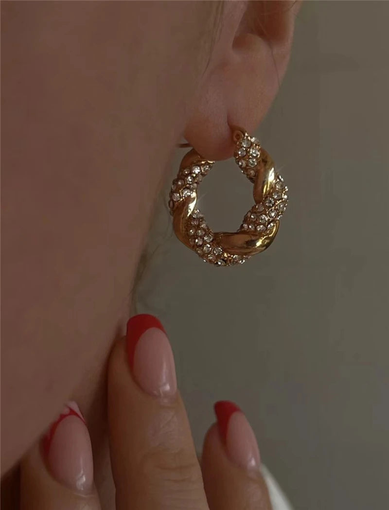 Twist. Hoops worn