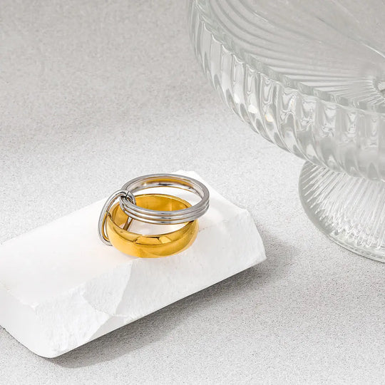 Duo. Ring worn