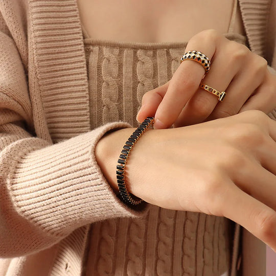 Onyx. Bracelet detail