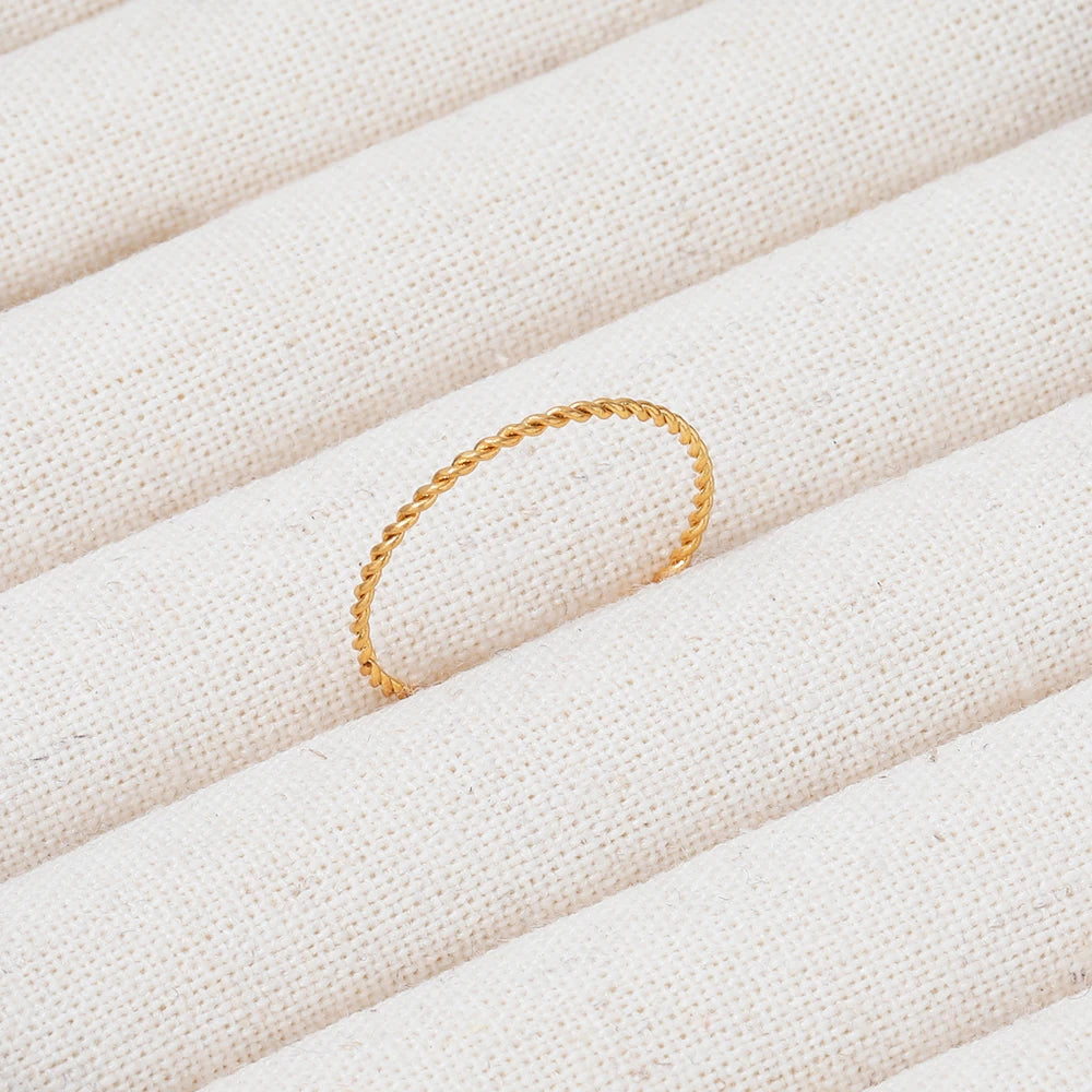 Filament. Ring worn