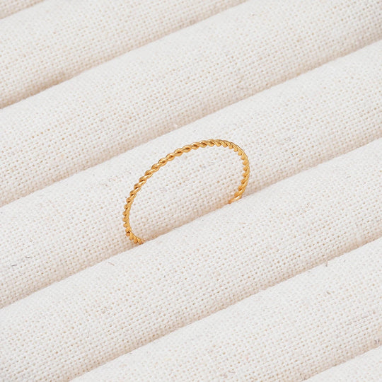 Filament. Ring worn