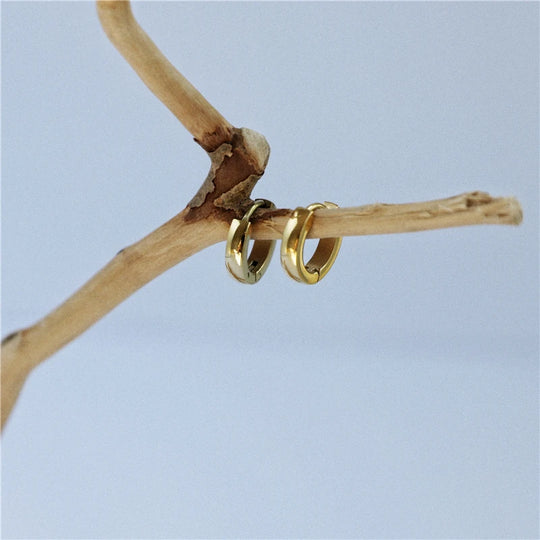 Bare. Hoops worn