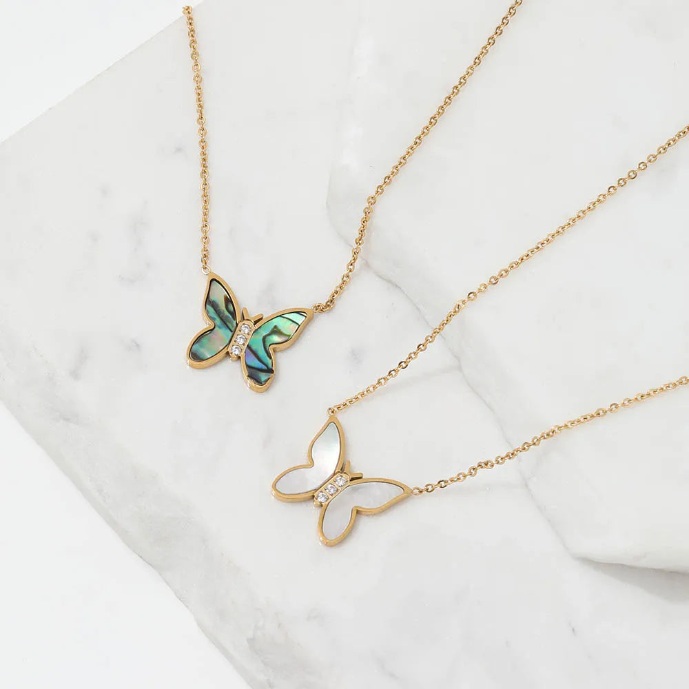 Wing. Choker worn