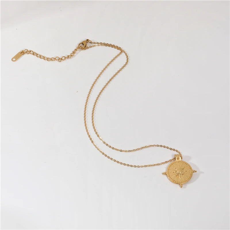 Nova. Necklace detail