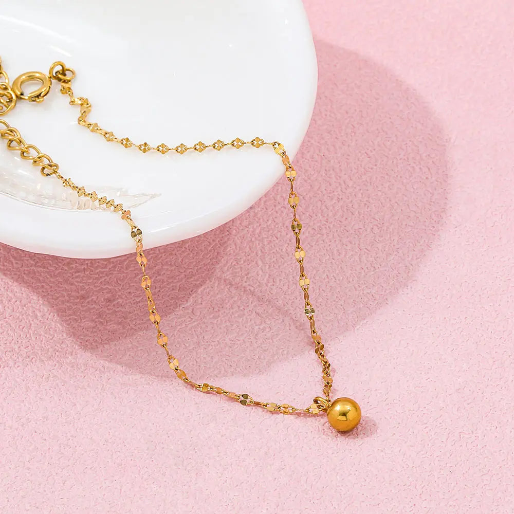 Wave. Anklet worn