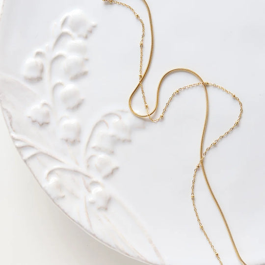 Strand. Necklace detail