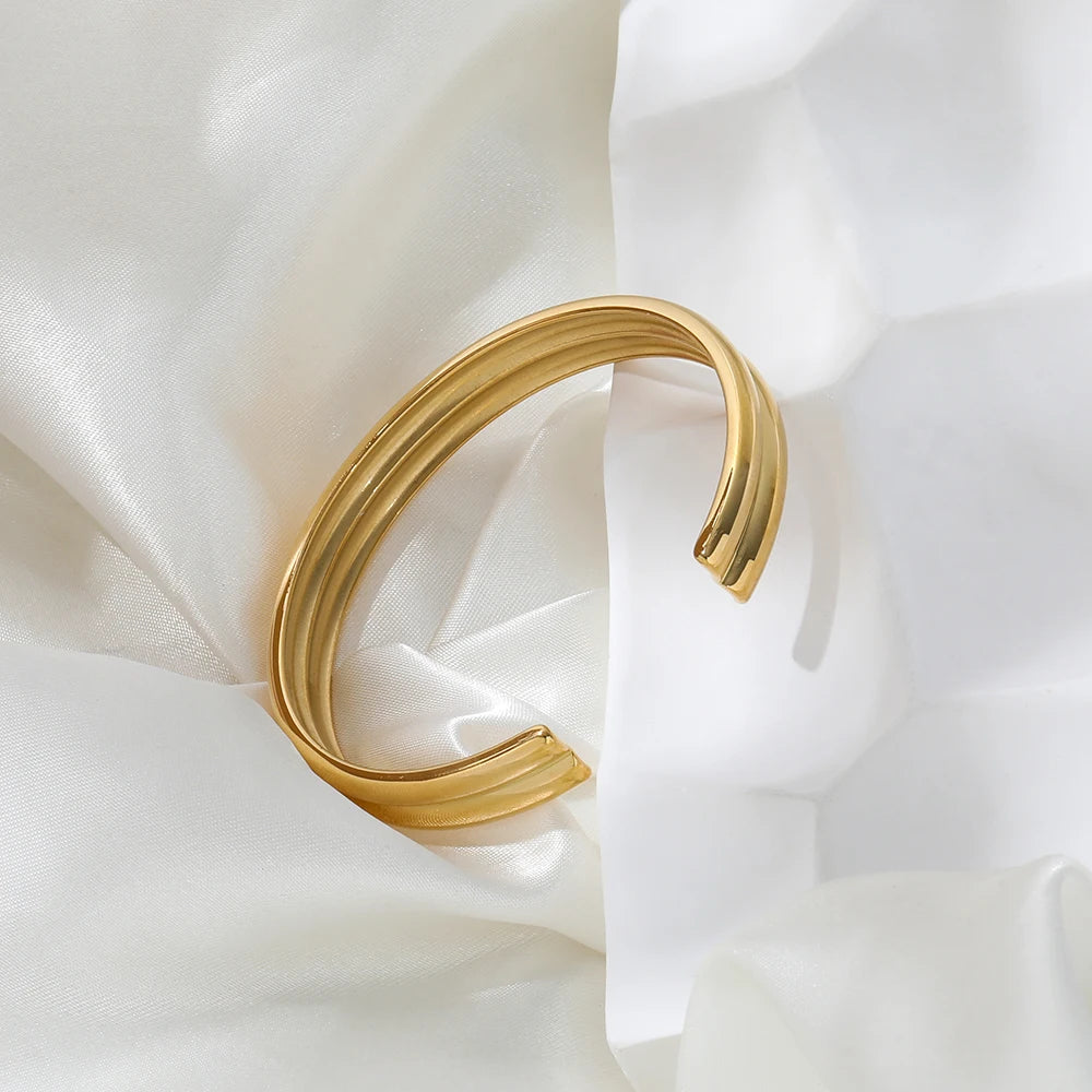 Drift. Cuff worn