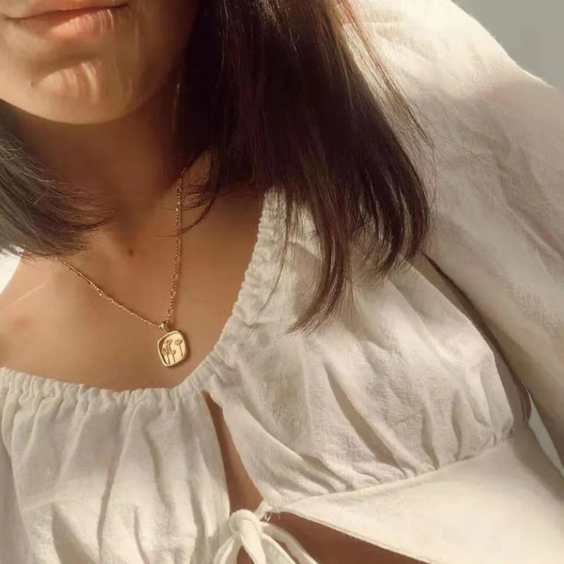 Muse. Necklace detail