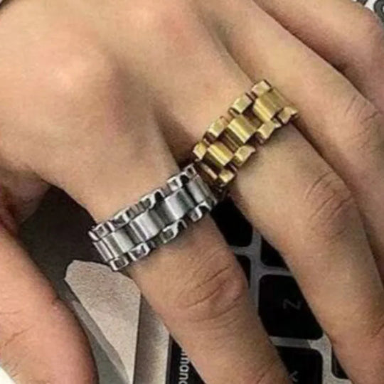 Fuse. Ring detail