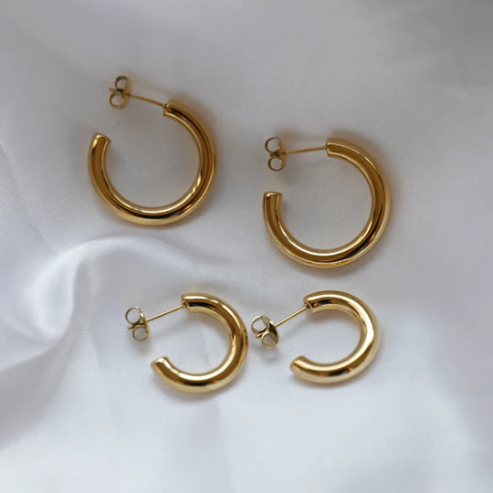 Staple. Hoops detail