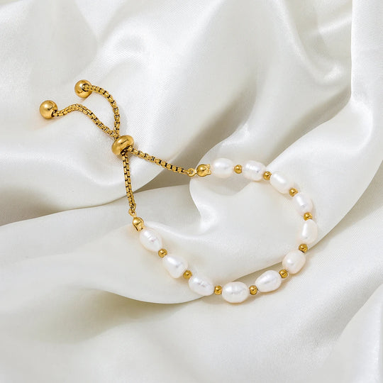 Luna. Bracelet detail