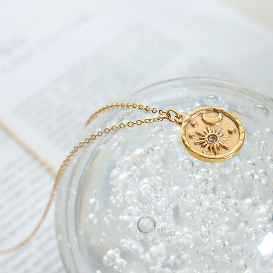 Eclipse. Necklace detail