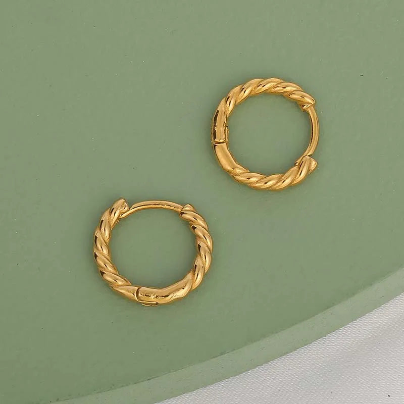 Thread. Hoops worn