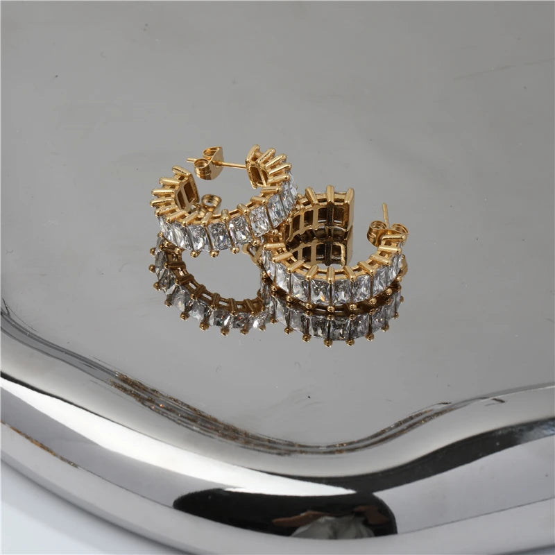 Aria. Hoops worn