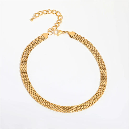 Strap. Choker detail