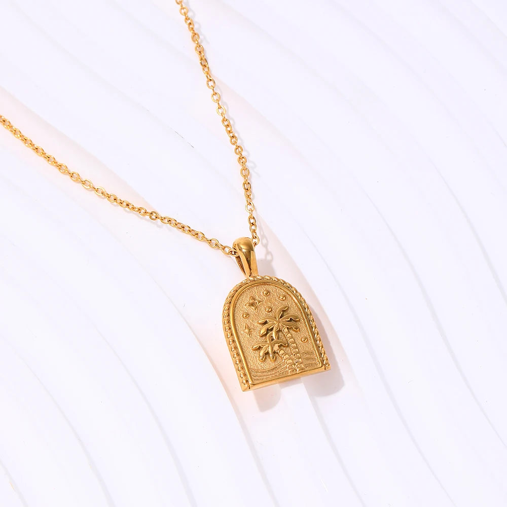 Oasis. Necklace detail
